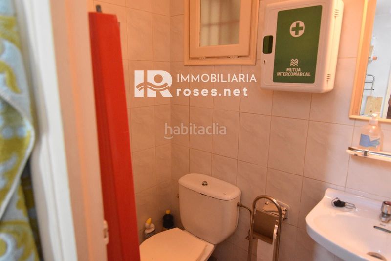 Foto 67cdb396-1a82-453f-b0d3-02b6c7e80f40. Traspàs local comercial a Centre Roses