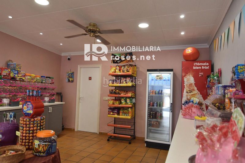Foto be94bd03-0bfb-430a-b9b9-a4761ae373b3. Traspàs local comercial a Centre Roses