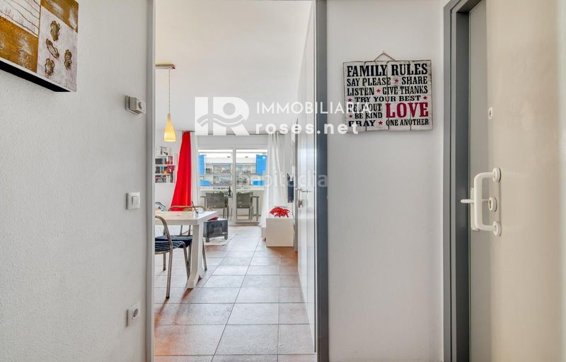 Foto 3e37e709-2900-4722-8328-b46155c1f888. Piso acogedor apartamento con piscina comunitaria y terraza en entorno tranquilo en Roses