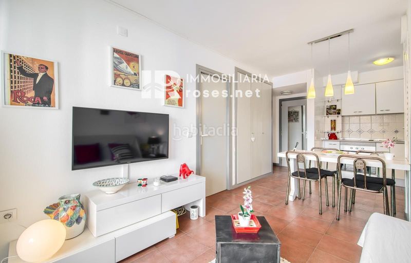 Foto 5bc88d52-3047-4fca-9e5e-180b01e6c93d. Piso acogedor apartamento con piscina comunitaria y terraza en entorno tranquilo en Roses