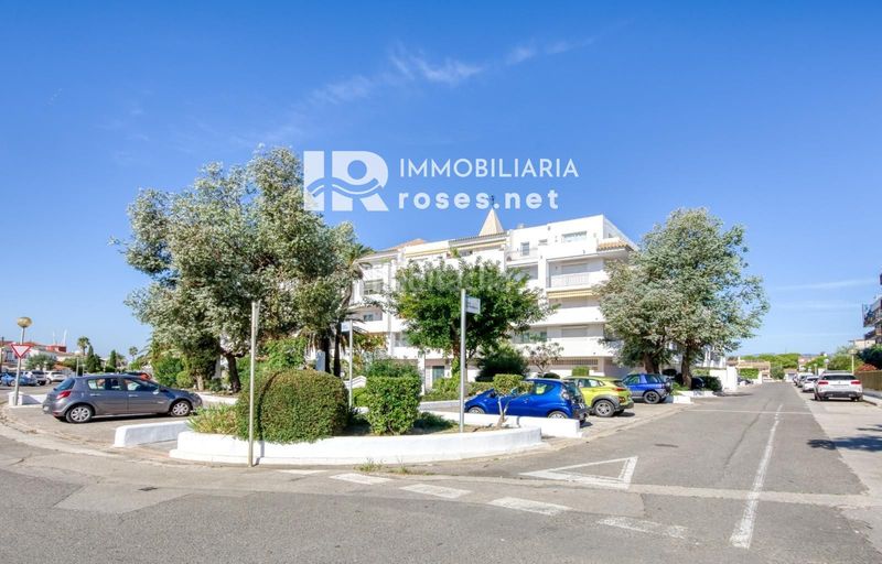 Foto 60ebf1b8-77e7-43be-84e6-1f8ceaded5f8. Piso acogedor apartamento con piscina comunitaria y terraza en entorno tranquilo en Roses