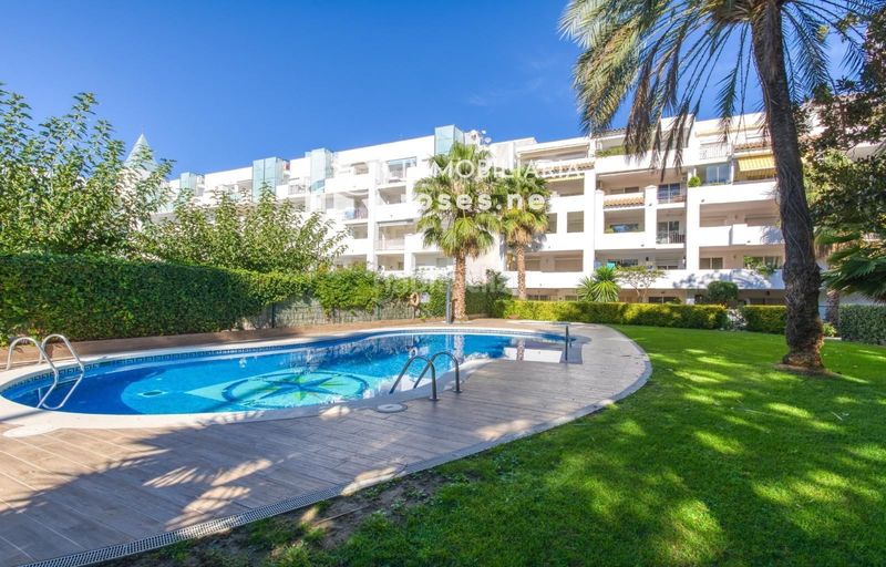 Foto 6c0c709d-ce67-4753-a2fd-d724a12f7031. Piso acogedor apartamento con piscina comunitaria y terraza en entorno tranquilo en Roses