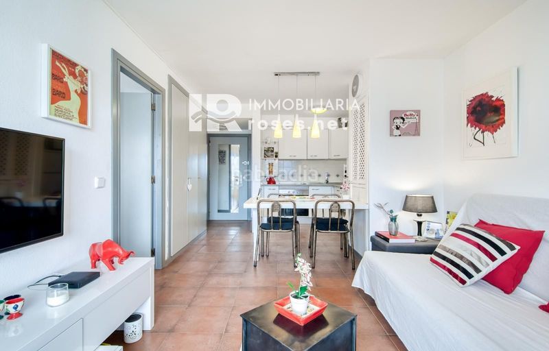 Foto 8763db25-47f9-4aa3-9e21-32c702b15624. Piso acogedor apartamento con piscina comunitaria y terraza en entorno tranquilo en Roses