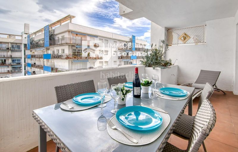 Foto 93a0d697-9c12-48d7-8d51-b899e3d7745c. Piso acogedor apartamento con piscina comunitaria y terraza en entorno tranquilo en Roses