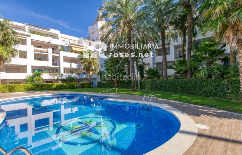 Foto c5294991-4a68-4bdd-938d-30a3cba379c8. Piso acogedor apartamento con piscina comunitaria y terraza en entorno tranquilo en Roses