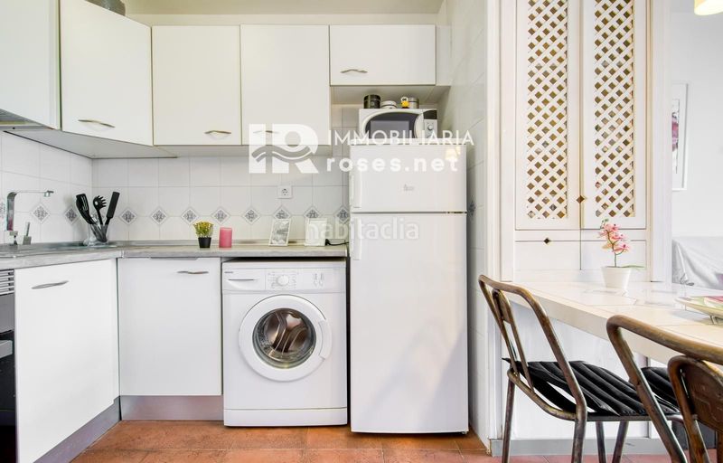 Foto de1ae008-47c6-4b28-b289-df0071bc2b7e. Piso acogedor apartamento con piscina comunitaria y terraza en entorno tranquilo en Roses