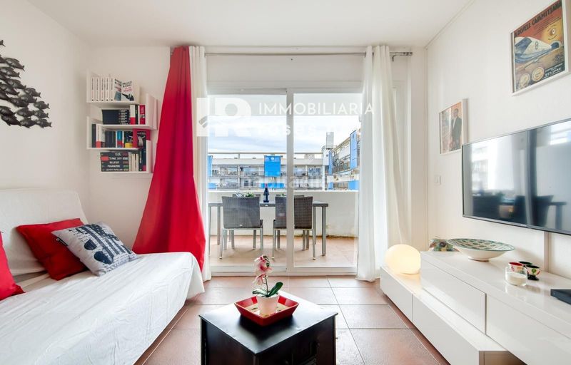 Foto ecacf689-fc96-4500-91aa-f3f0090ca6ad. Piso acogedor apartamento con piscina comunitaria y terraza en entorno tranquilo en Roses