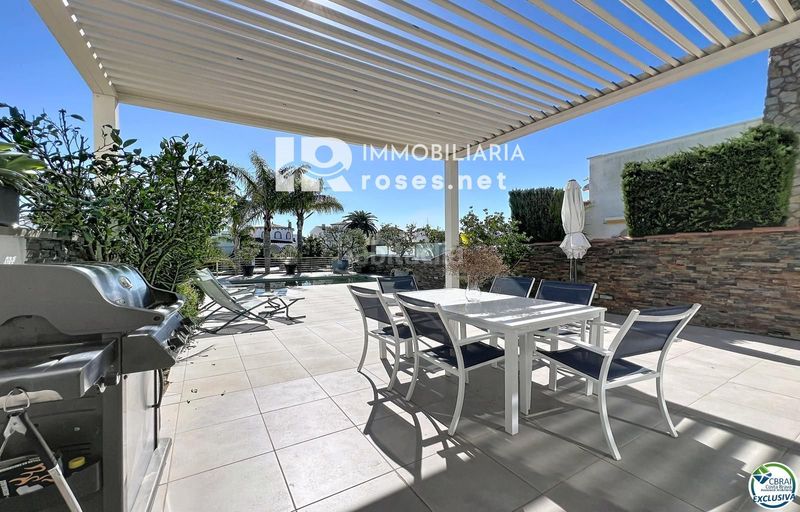 Foto 8ca2ff52-2d28-4401-85e2-87567aad5104. Casa adossada amb aparcament piscina a Tordera - Fluvià - Llobregat Empuriabrava