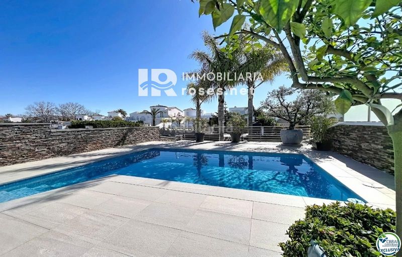 Foto d35d3dba-f1cd-44c4-a378-3fcceb96654c. Casa adossada amb aparcament piscina a Tordera - Fluvià - Llobregat Empuriabrava