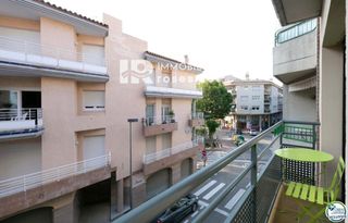 Pis  De larquitecte gaudi. Piso en roses con licencia turistica