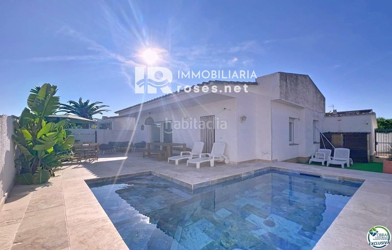 Foto 86f7ad33-c8a8-4946-9f7c-9728375d343a. Xalet amb aparcament piscina a Alberes Empuriabrava