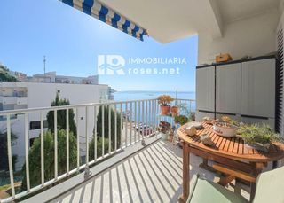 Piso  De canyelles. Luminoso piso con vistas al mar en el faro de roses