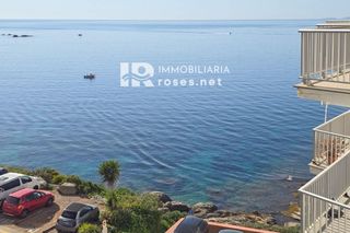 Flat  De canyelles. Luminoso piso con vistas al mar en el faro de roses