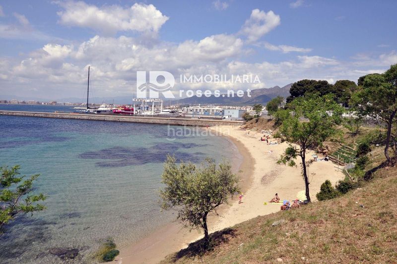 Foto ec0c647c-b078-47a9-9839-2218c1147def. Pis amb piscina a Puig Rom-Canyelles-Almadrava Roses