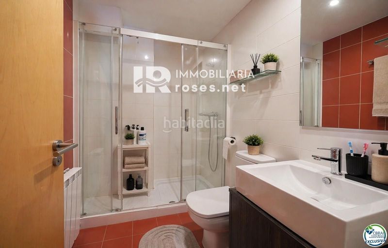 Foto cb0c5729-3627-4246-b3b4-daabcb0d79cd. Pis amb calefacció a Centre Roses