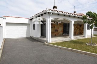 Chalet  Montgri. Casa independiente en el exclusivo sector montgrí, a tan solo 1.