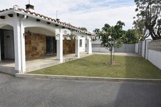 Xalet  Montgri. Casa independiente en el exclusivo sector montgrí, a tan solo 1.