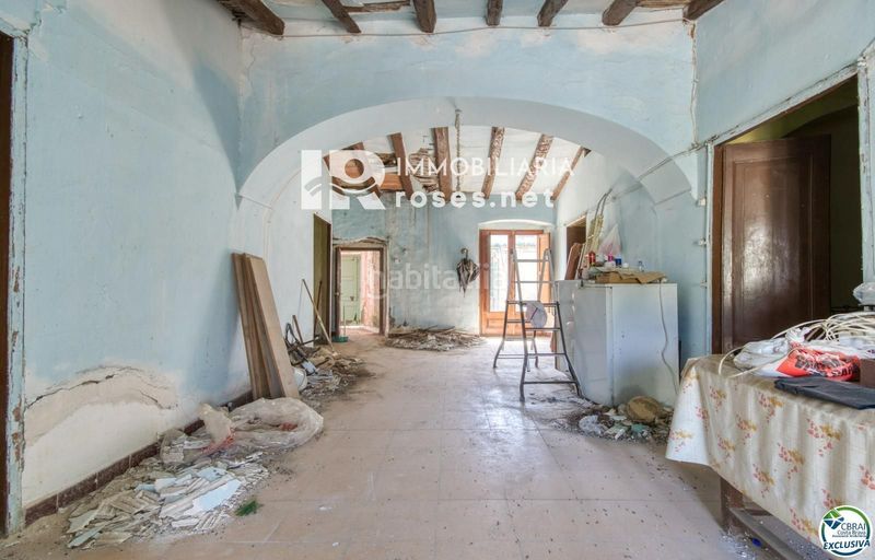 Foto 6053c69f-4a7a-4e8d-8c9d-78fb323a5bb7. Casa amb aparcament a Palau-saverdera