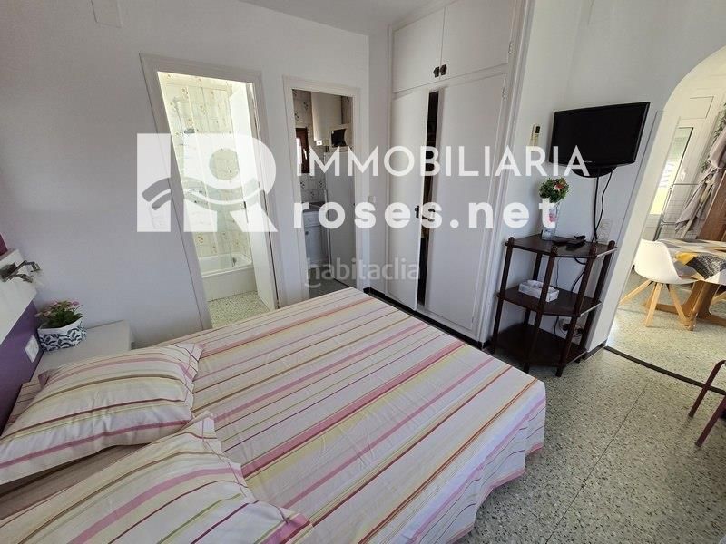 Foto 355e2945-9d31-4a55-b525-adbaed07a8ba. Casa amb aparcament piscina a Peni Empuriabrava