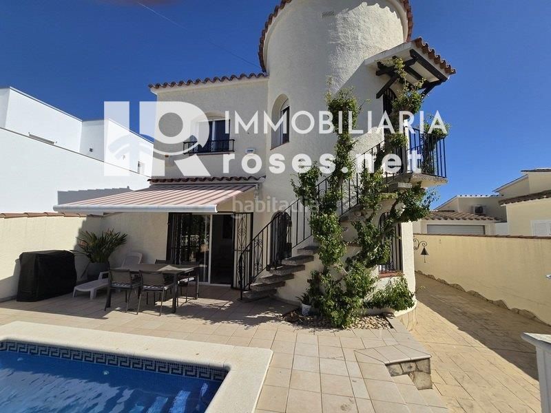 Foto 59ca290e-50cc-483e-9844-a738f7b836e9. Casa amb aparcament piscina a Peni Empuriabrava