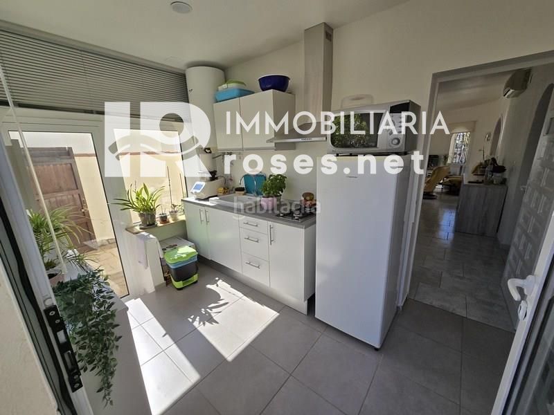 Foto c3bff3b8-c586-4834-9022-998ccebe1962. Casa amb aparcament piscina a Peni Empuriabrava