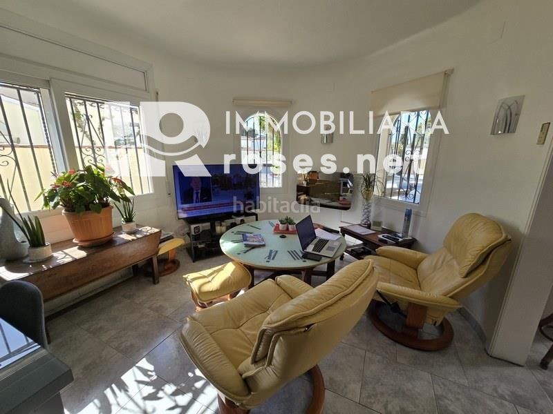 Foto ca444614-7ade-4684-a20c-981be22bb152. Casa amb aparcament piscina a Peni Empuriabrava