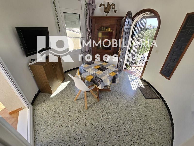 Foto d8dd250f-23fe-4dbf-bbcf-4bf27c2bd948. Casa amb aparcament piscina a Peni Empuriabrava