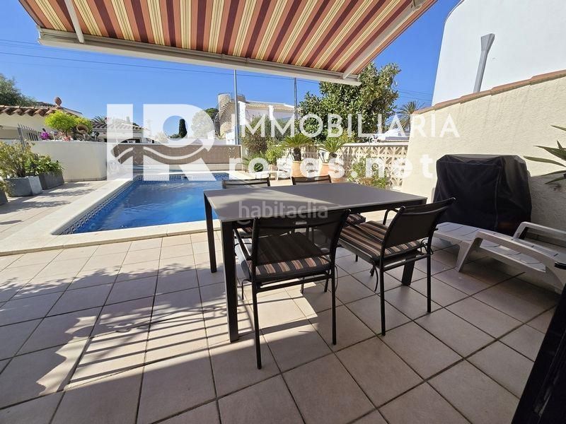 Foto ff6c0124-b9db-441c-9d7a-fcfbe5cfb955. Casa amb aparcament piscina a Peni Empuriabrava
