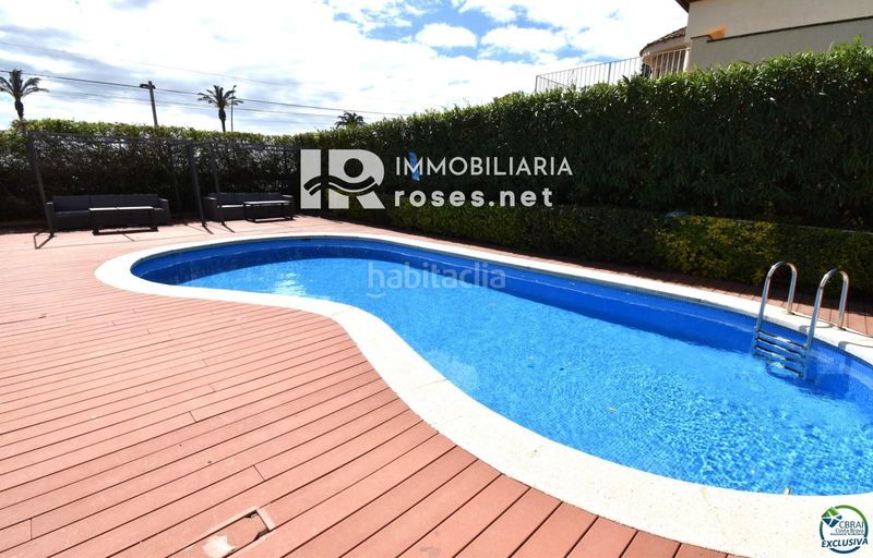 Foto bca66082-45c5-4aa7-9449-90a296b56af2. Xalet amb calefacció aparcament piscina a Salins - Cavall de Mar Empuriabrava