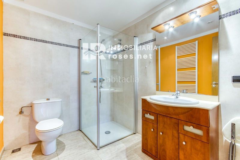 Foto e5d1e2f2-5d96-4810-b982-3c57b868df04. Xalet amb calefacció aparcament a La Vila Llançà