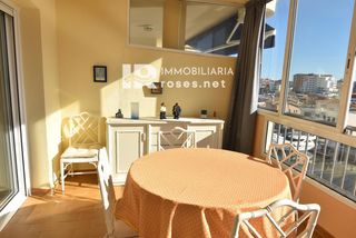 Piso  De la platja. Bonito apartamento con gran terraza acristalada, vistas al canal