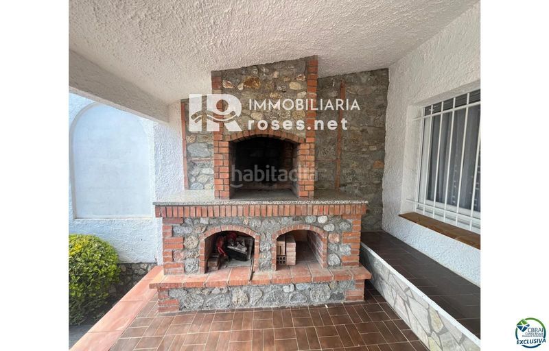 Foto ea8d10d5-9c1c-4191-b0cd-4920b6c4fb54. Casa amb aparcament a Peni Empuriabrava