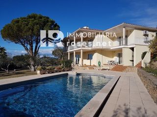 Chalet  Garbi-els olivars. Magnífica casa lujosa con precioso jardin y piscina 5x10 m, ubic