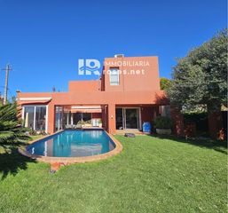 Xalet  Salvador dalí. Chalet independiente con jardín y piscina