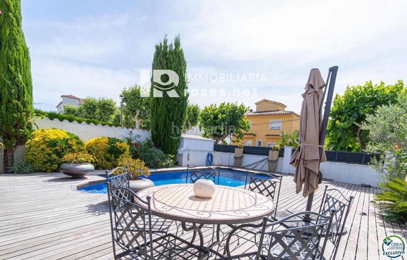 Foto 5bbce891-39a7-44c9-b550-5dc83a21f6b9. Casa amb aparcament piscina a Peni Empuriabrava