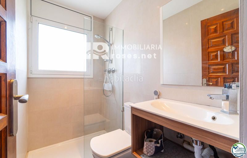 Foto 6e5652a8-3f8a-4493-9256-547629cd007b. Casa amb aparcament piscina a Peni Empuriabrava
