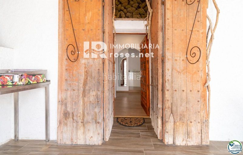 Foto b0b41090-adf3-422c-b48a-6934a600d8ac. Casa amb aparcament piscina a Peni Empuriabrava