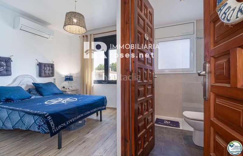 Foto be51c6b2-eb6e-48d6-879b-0fbef927ded0. Casa amb aparcament piscina a Peni Empuriabrava