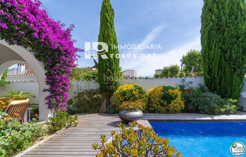 Foto be5d4631-ae28-4912-8a3a-fb2b6149cd3f. Casa amb aparcament piscina a Peni Empuriabrava