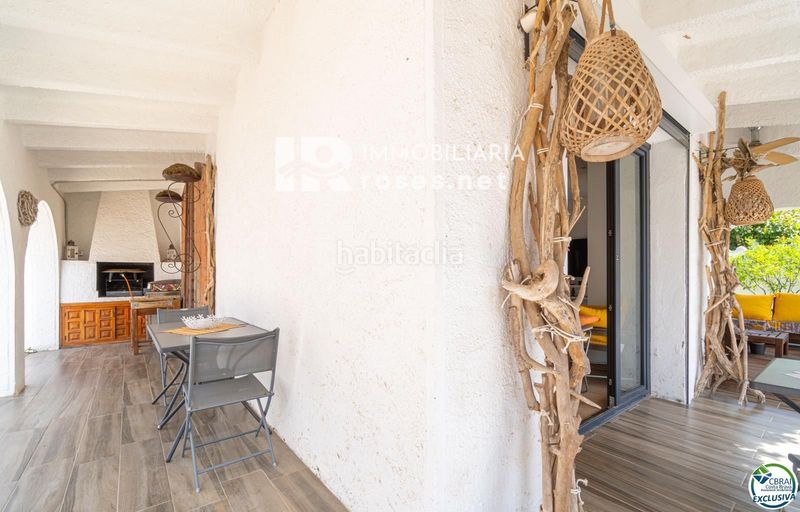 Foto f90c0826-6c06-49a0-8036-3dc1b00c75c5. Casa amb aparcament piscina a Peni Empuriabrava