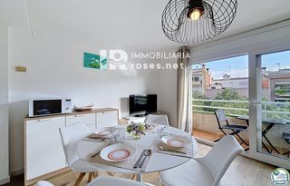 Pis  Del cap norfeu. Apartamento renovado con licencia turística en el centro de rosa
