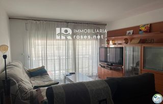 Appartement  Tirso de molina. Gran piso en el centro de roses con ascensor.