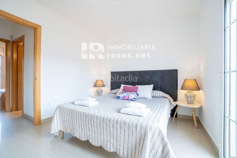 Foto 4a3a52de-9b22-44fe-8b0c-7d79e136f9c3. Casa adossada amb calefacció aparcament a Puigmal - Mas Nou Empuriabrava