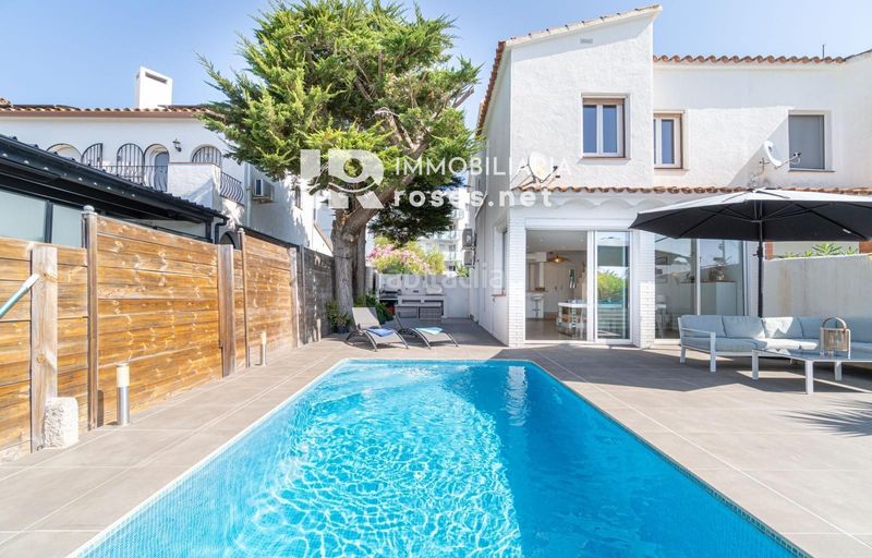 Foto b7bba1f3-a462-4f2a-bc1f-2a31d6c253e6. Casa amb calefacció aparcament piscina a Santa Margarida Roses
