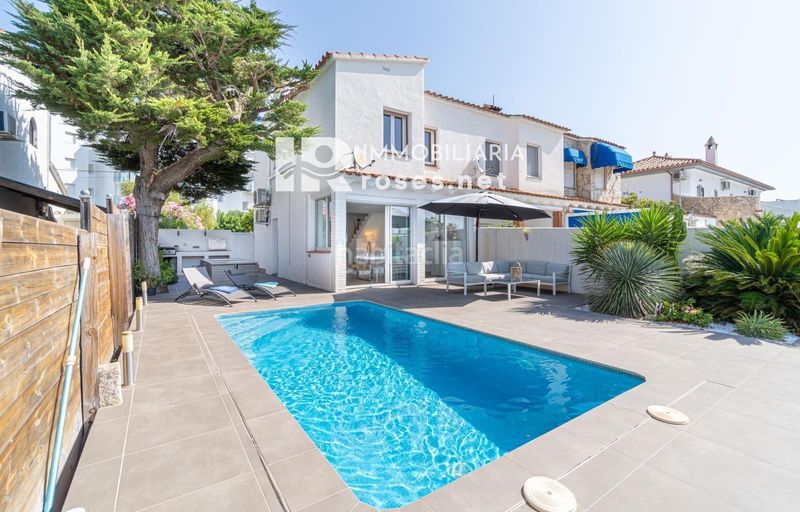 Foto e400cdc9-d8e4-4262-a181-4a7d88e62c05. Casa amb calefacció aparcament piscina a Santa Margarida Roses