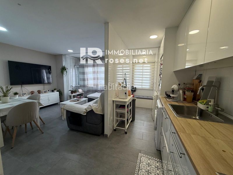 Foto f899a060-078e-40da-b218-1ab16e2e0415. Pis a Centre Roses