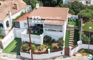 Casa  Cordova. Casa con licencia turística, piscina y vistas a la bahía de rose