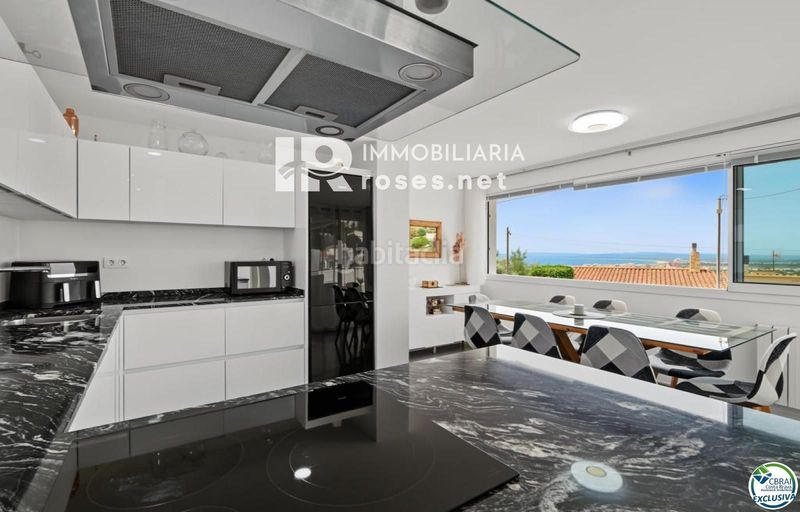 Foto f129b9b4-506f-4795-87b4-d56658754bed. Casa amb calefacció aparcament piscina a Nord Roses