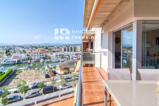 Piso  Santa margarida 9. Luminoso ático con terraza, piscinas, parking y trastero en sant
