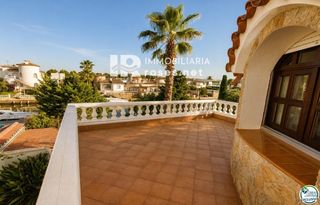 Xalet  Ebre. Villa con carácter, parcela de 500 m y amarre privado en empuria